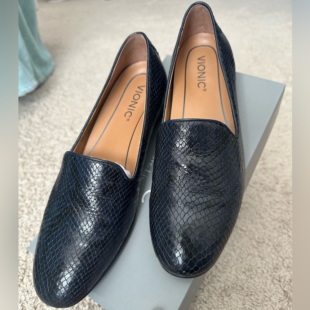 Vionic Willa Flat Navy/Black Boa size 8M